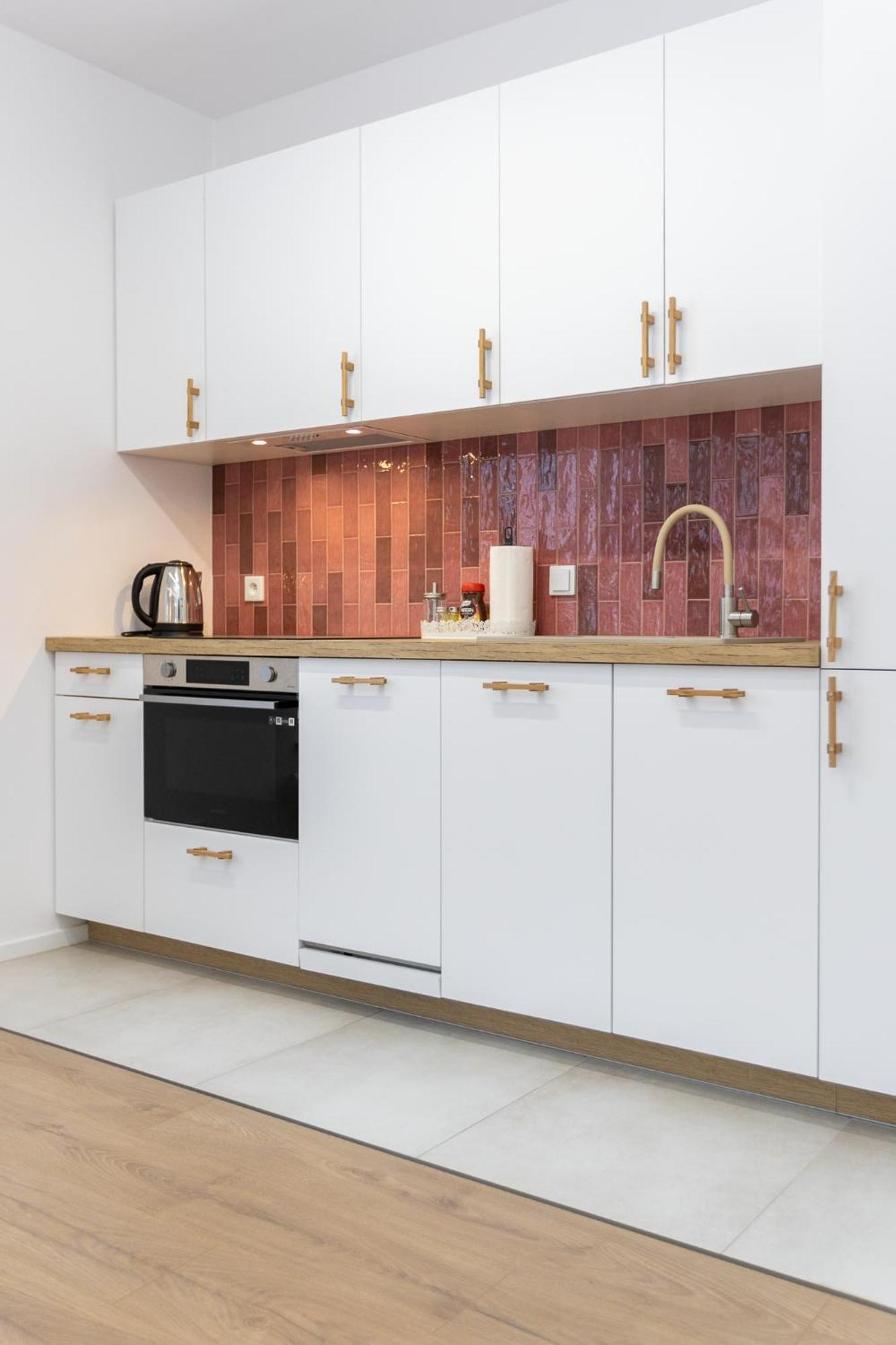 Apartment Oscar, A4 *