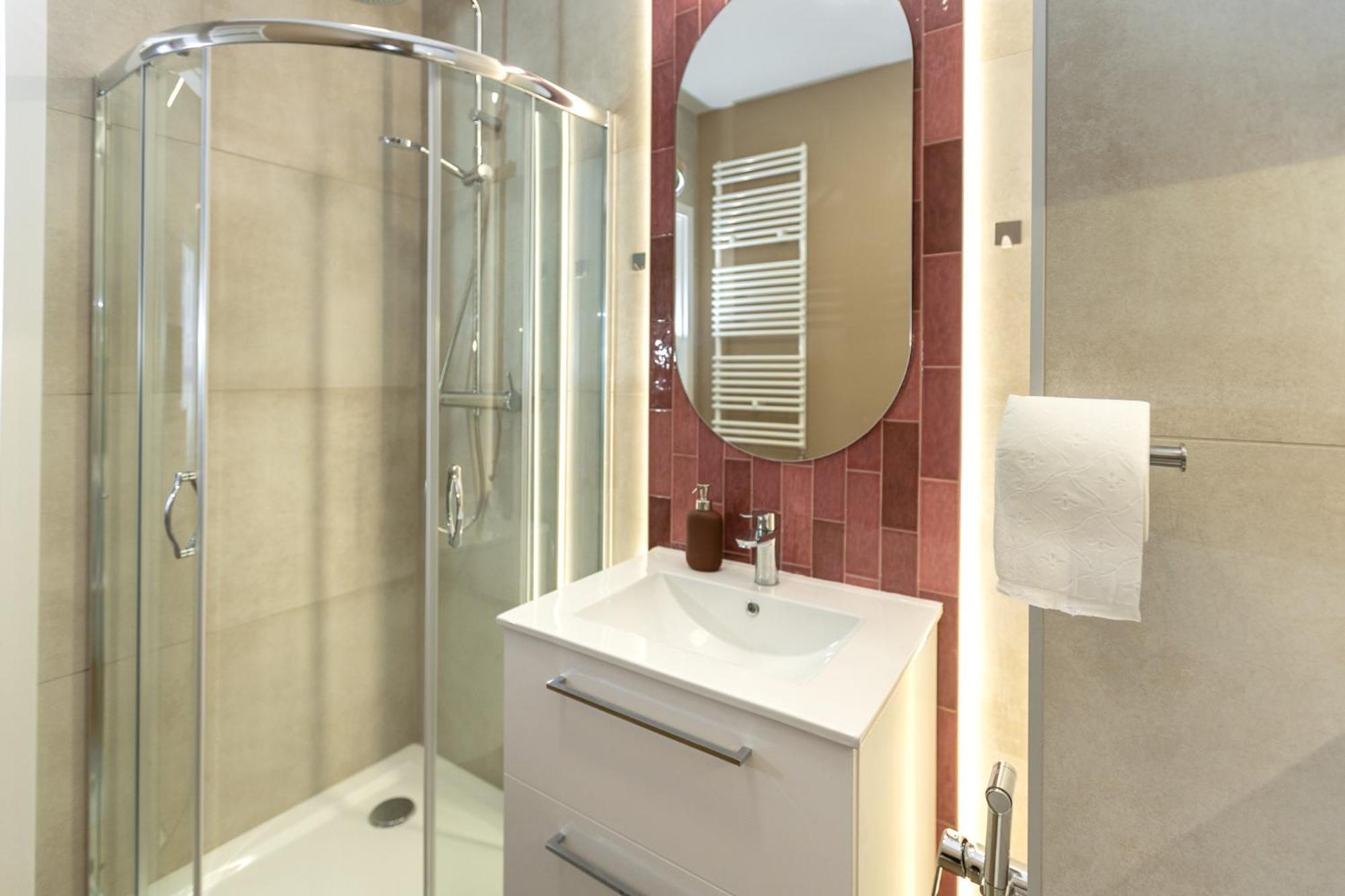 Apartment Oscar, A4 *